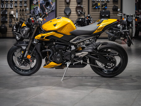 2026 Triumph Street Triple, жёлтый, 1980000 рублей, вид 4