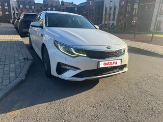 2019 Kia Optima IV Рестайлинг, белый, 1730000 рублей, вид 3