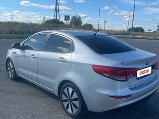 2015 Kia Rio III Рестайлинг, серебристый, 1000000 рублей, вид 5