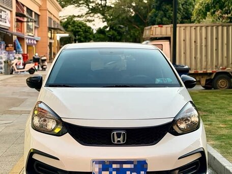 2023 Honda Fit Crosstar IV Рестайлинг, белый, 1050000 рублей, вид 2