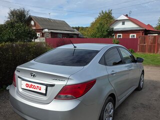 2015 Hyundai Solaris I Рестайлинг, серебристый, 750000 рублей, вид 5