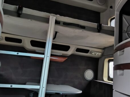 2009 Volvo NH, синий, 5500000 рублей, вид 4