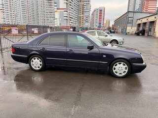 1999 Mercedes-Benz E-Класс 320 II (W210, S210), синий, 750000 рублей, вид 3
