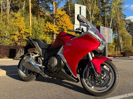 2010 Honda VFR 1200, красный, 640000 рублей, вид 1
