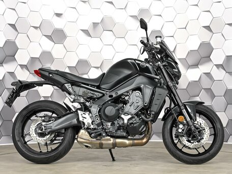 2023 Yamaha MT-09 (FZ-09), чёрный, 1099000 рублей, вид 3