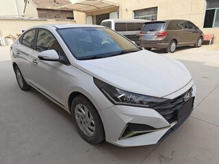2021 Hyundai Verna IV Рестайлинг, белый, 1050000 рублей, вид 1