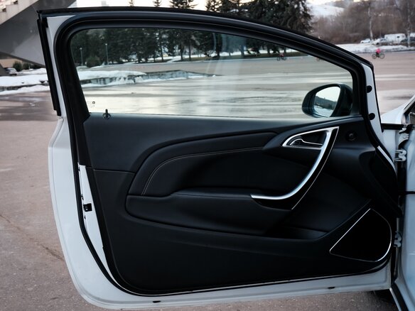 2012 Opel Astra GTC J Рестайлинг, белый, 880000 рублей - вид 12