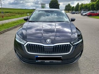2022 Skoda Octavia IV (A8), чёрный, 2116000 рублей, вид 2