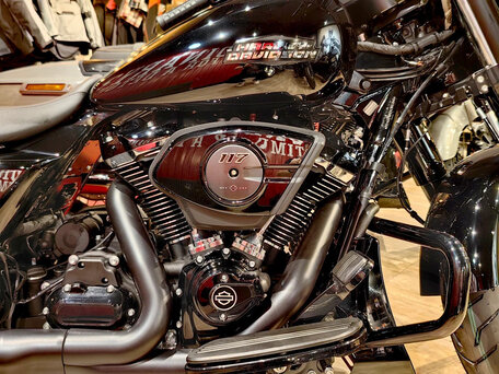 2024 Harley-Davidson Street Glide, чёрный, 3950000 рублей, вид 4