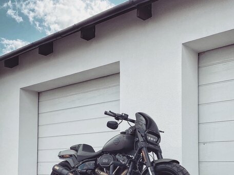 2018 Harley-Davidson Fat Bob, серый, 1300000 рублей, вид 2