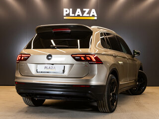 2017 Volkswagen Tiguan II, бежевый, 1729000 рублей, вид 4