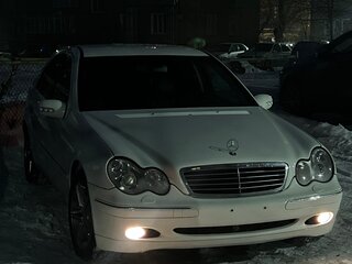 2003 Mercedes-Benz C-Класс 240 II (W203), белый, 725000 рублей, вид 2