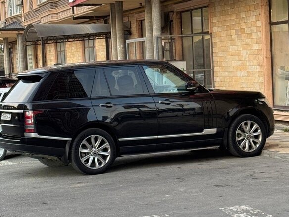 2013 Land Rover Range Rover IV, чёрный, 3500000 рублей