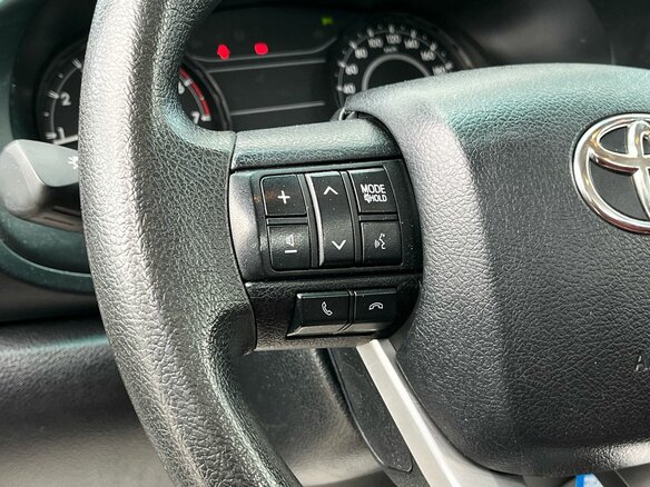 2021 Toyota Hilux VIII Рестайлинг 2, белый, 3100000 рублей - вид 14