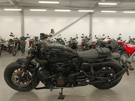 2021 Harley-Davidson Sportster S, чёрный, 1390000 рублей, вид 4