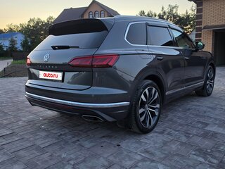 2020 Volkswagen Touareg III, серый, 5900000 рублей, вид 3