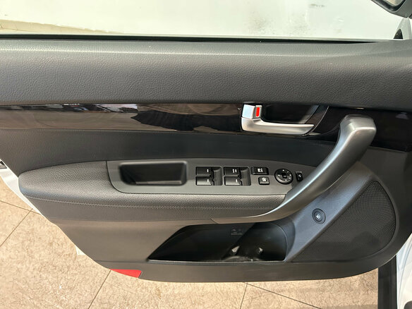 2018 Kia Sorento II Рестайлинг, белый - вид 13