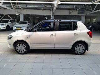 2013 Skoda Fabia II Рестайлинг, белый, 660000 рублей, вид 4