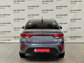 2019 Kia Rio IV, серебристый, 1585000 рублей, вид 3