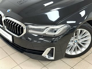 2021 BMW 5 серии 520i VII (G30/G31/G38) Рестайлинг, чёрный, 4745000 рублей, вид 3