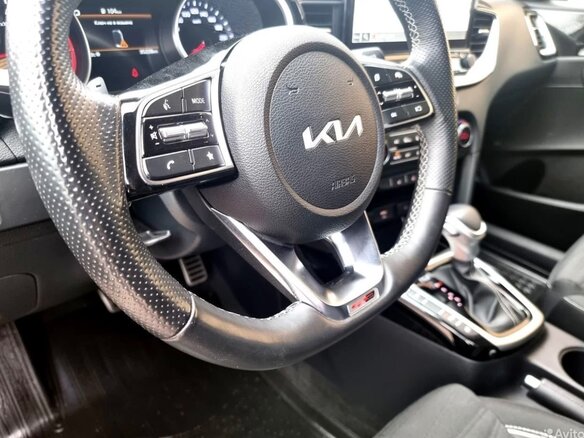 2021 Kia Ceed III Рестайлинг, красный, 2420000 рублей - вид 6