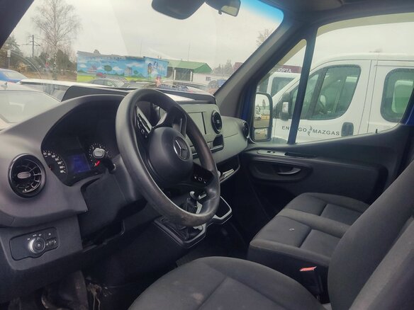 2018 Mercedes-Benz Sprinter, синий, 2200000 рублей - вид 7