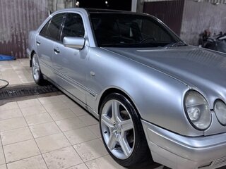 1995 Mercedes-Benz E-Класс 320 II (W210, S210), серебристый, 320000 рублей, вид 5