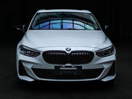 2023 BMW 1 серии 120i III (F52) Рестайлинг, белый, 1980000 рублей, вид 2