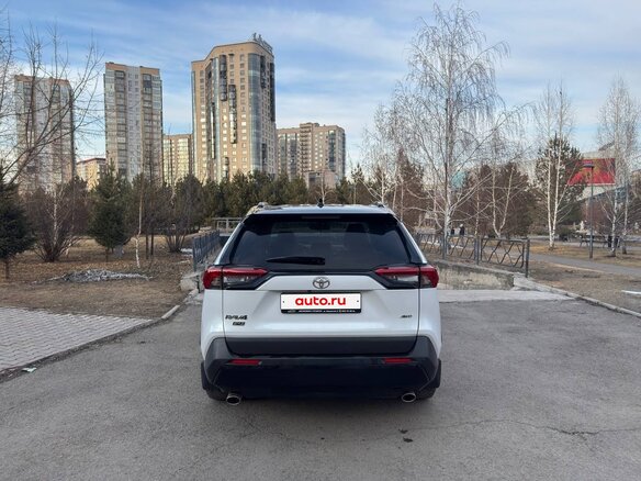 2021 Toyota RAV4 V (XA50), белый, 3650000 рублей - вид 3
