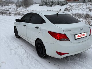 2015 Hyundai Solaris I Рестайлинг, белый, 450000 рублей, вид 3