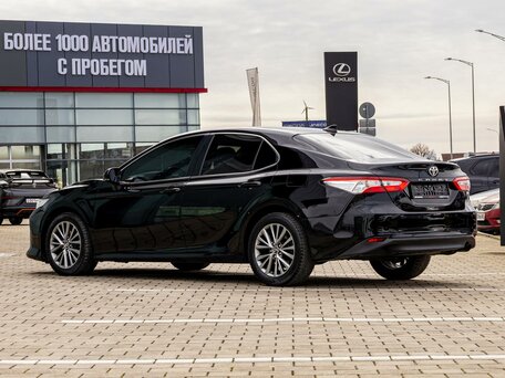 2021 Toyota Camry VIII (XV70) Рестайлинг, чёрный, 2545000 рублей, вид 4