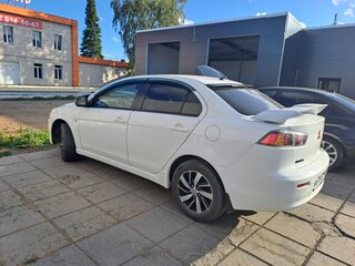 2011 Mitsubishi Lancer X Рестайлинг, белый, 850000 рублей, вид 4