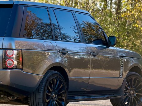 2010 Land Rover Range Rover III Рестайлинг 2, серый, 1800000 рублей, вид 3