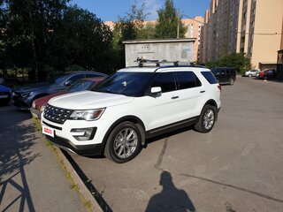 2017 Ford Explorer V Рестайлинг, белый, 3499999 рублей, вид 4