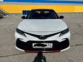 2021 Toyota Camry VIII (XV70) Рестайлинг, белый, 3390000 рублей, вид 1