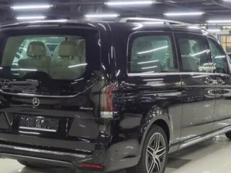 2025 Mercedes-Benz V-Класс Long 300 d длинный III (W447) Рестайлинг 2, чёрный, 14697169 рублей, вид 2
