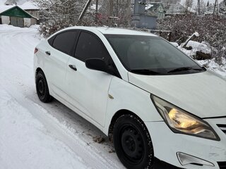 2015 Hyundai Solaris I Рестайлинг, белый, 450000 рублей, вид 4