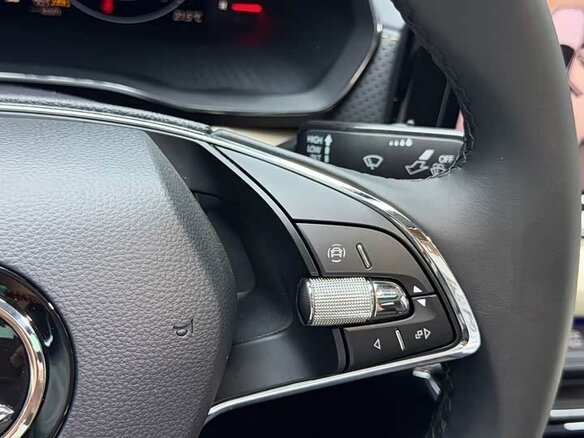 2023 Skoda Octavia IV (A8), коричневый - вид 11