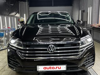 2019 Volkswagen Touareg III, коричневый, 3999990 рублей, вид 2