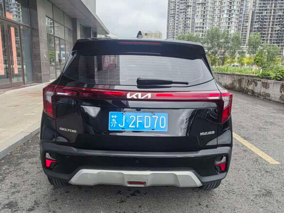 2023 Kia Seltos I Рестайлинг, чёрный, 1460000 рублей - вид 2