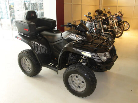 2014 Arctic Cat 550 Series, чёрный, 745900 рублей, вид 3