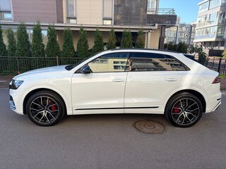 2020 Audi Q8 55 TFSI I (4M), белый, 5450000 рублей, вид 4