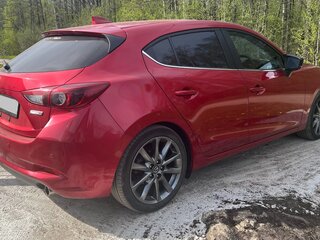 2017 Mazda Axela III Рестайлинг, красный, 1340000 рублей, вид 2