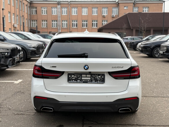 2023 BMW 5 серии 520d xDrive VII (G30/G31/G38) Рестайлинг, белый, 7500000 рублей - вид 8