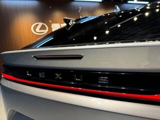 2024 Lexus RZ 450e, серебристый, 5400008 рублей, вид 4