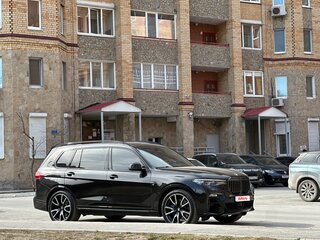 2021 BMW X7 40d I (G07), чёрный, 8500000 рублей, вид 2