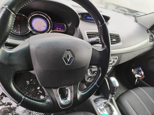 2013 Renault Megane III Рестайлинг, красный, 790000 рублей - вид 8