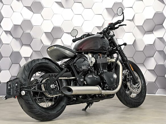 2024 Triumph Bonneville Bobber, чёрный, 1500000 рублей - вид 6