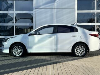 2018 Kia Rio IV, белый, 1299000 рублей, вид 4