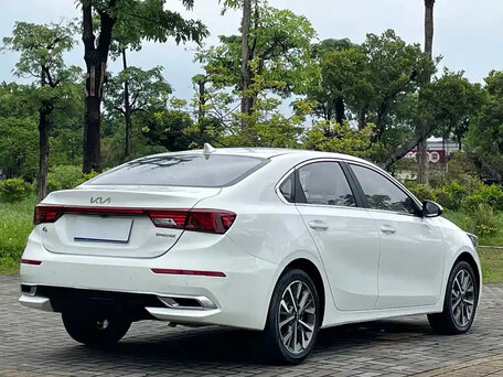2022 Kia K3 II (China Market), белый, 1250000 рублей, вид 3